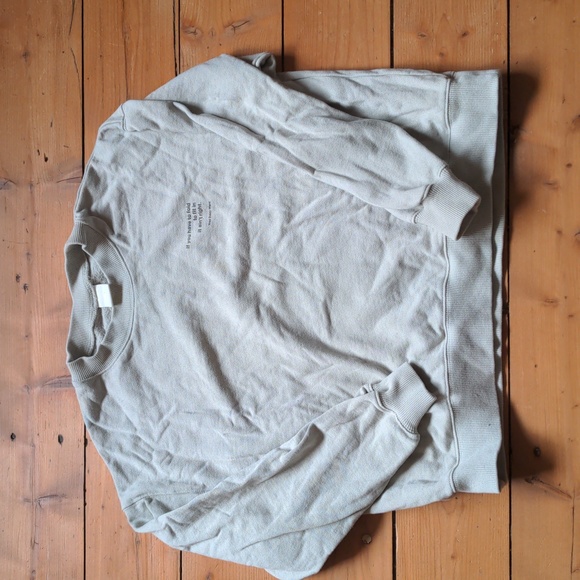 H&M Super soft and nice crewneck! - Picture 2 of 6